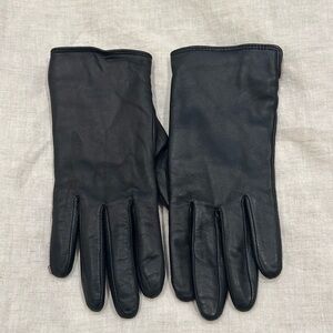 Elegant Black Leather Women’s Gloves